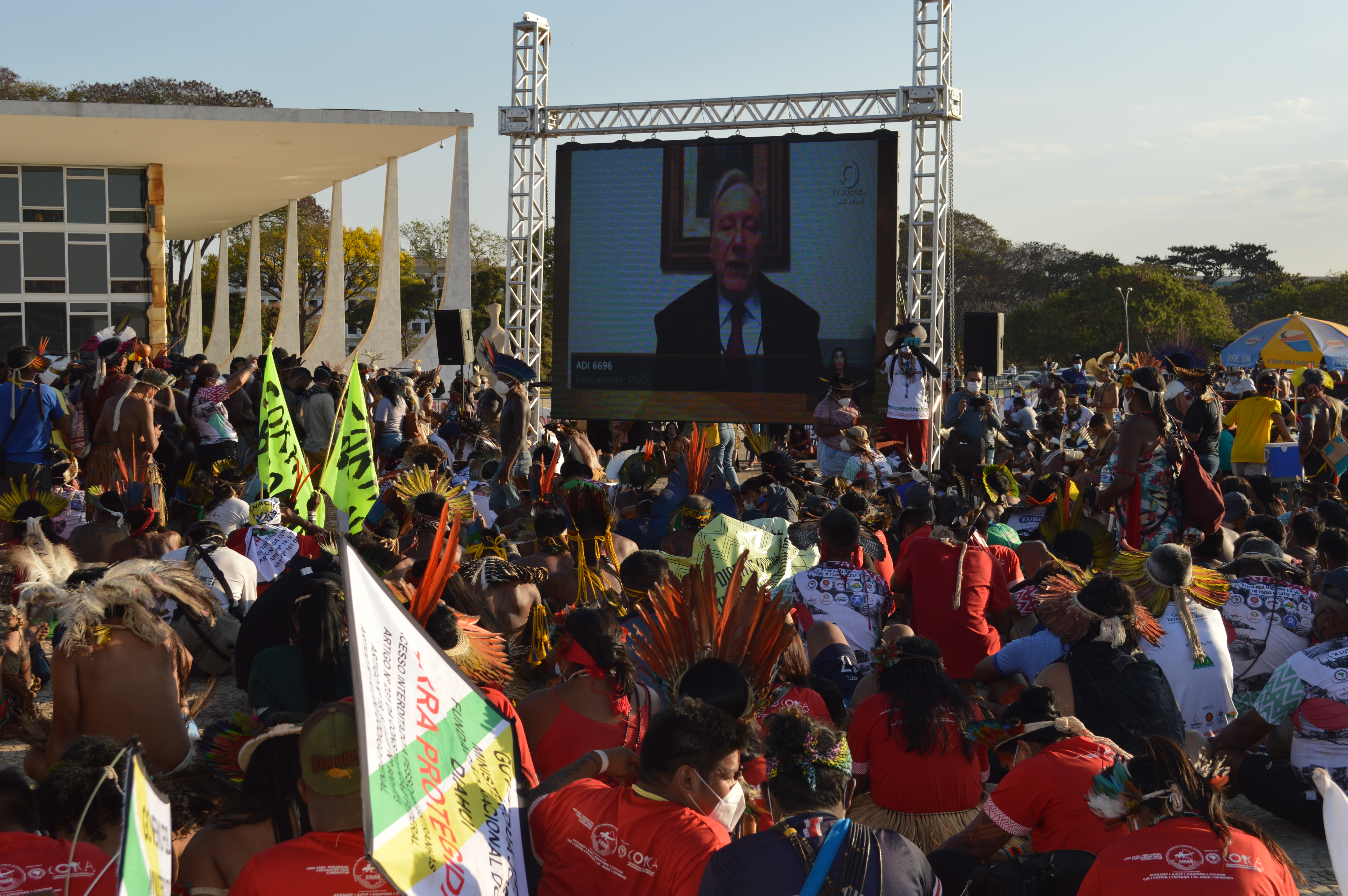 Mobilização continua: STF adia para amanhã (26) julgamento histórico sobre terras indígenas