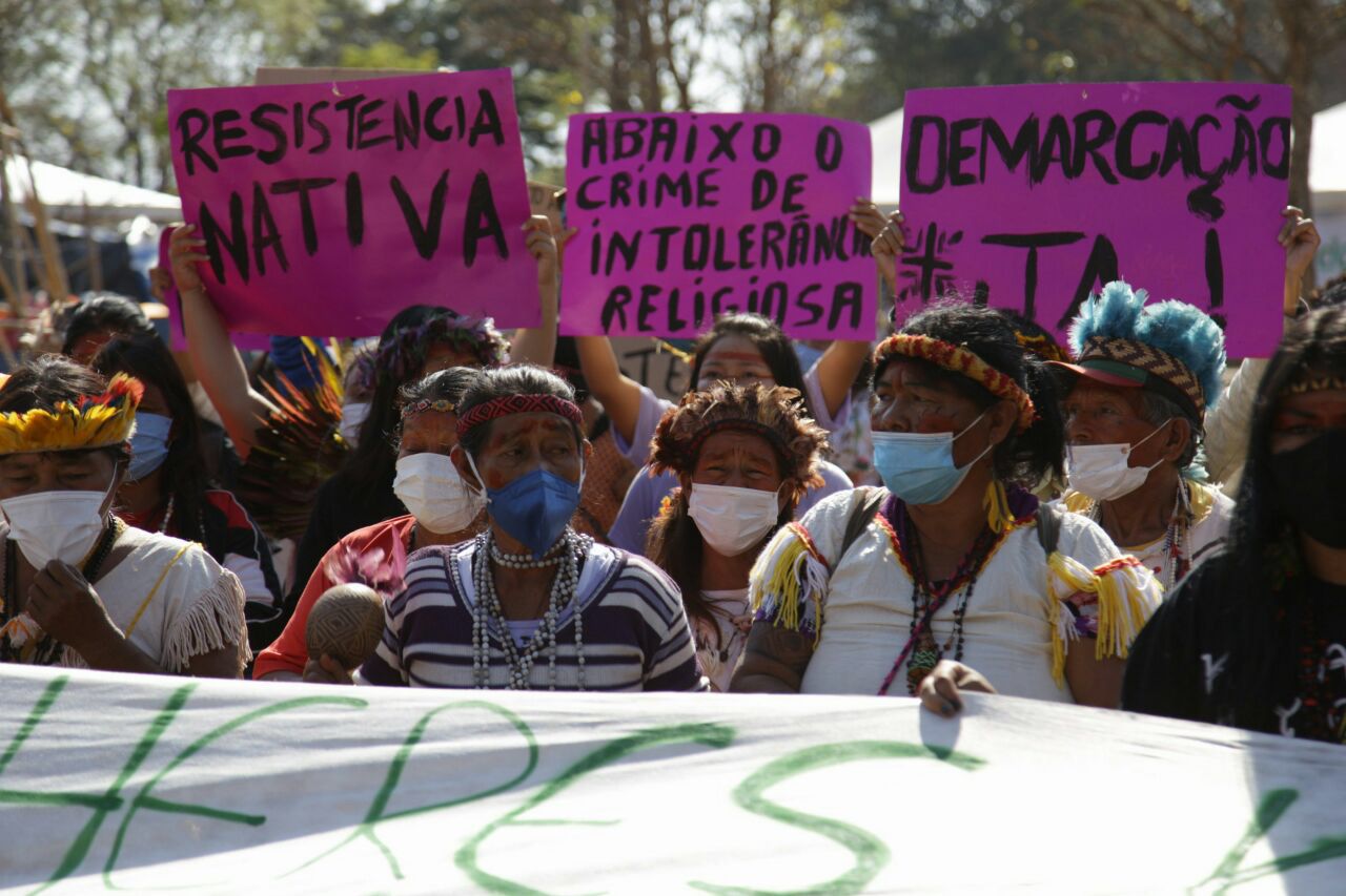 Participantes da II Marcha das Mulheres Indígenas acompanham julgamento do ‘marco temporal’, na Funarte